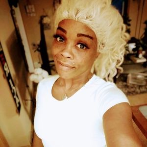 Meet your Posher, Yolanda